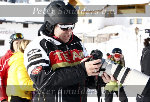 Fiss 15 februari 2009
Ruud Gullit met Joelle en Maxim op wintersport. Ook Marco Borsato en Leontien en Luca Jada en Senna zijn op skivakantie.
Peter Smulders bv