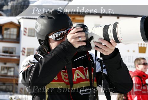 Fiss 15 februari 2009
Ruud Gullit met Joelle en Maxim op wintersport. Ook Marco Borsato en Leontien en Luca Jada en Senna zijn op skivakantie.
Peter Smulders bv