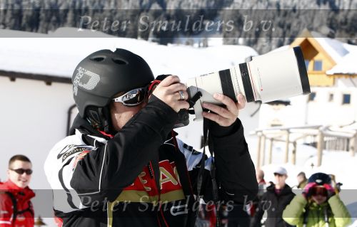 Fiss 15 februari 2009
Ruud Gullit met Joelle en Maxim op wintersport. Ook Marco Borsato en Leontien en Luca Jada en Senna zijn op skivakantie.
Peter Smulders bv