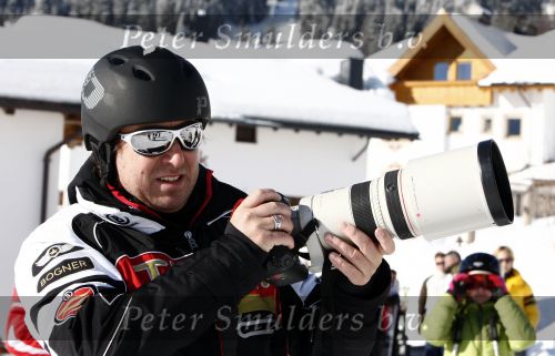 Fiss 15 februari 2009
Ruud Gullit met Joelle en Maxim op wintersport. Ook Marco Borsato en Leontien en Luca Jada en Senna zijn op skivakantie.
Peter Smulders bv
