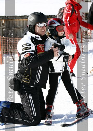 Fiss 15 februari 2009
Ruud Gullit met Joelle en Maxim op wintersport. Ook Marco Borsato en Leontien en Luca Jada en Senna zijn op skivakantie.
Peter Smulders bv