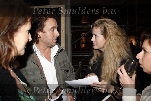 Amsterdam 22 november 2007
Marco Borsato bij presentatie tijdschrift Oog in het rijksmuseum.  Marco met Willemijn Verloop van War Child
