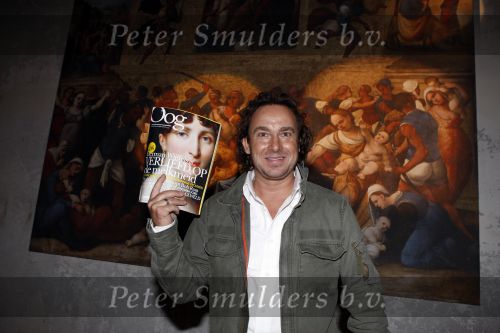 Amsterdam 22 november 2007
Marco Borsato bij presentatie tijdschrift Oog in het rijksmuseum.  Prinses Marilene is daarbij ook aanwezig, zij werkt voor het museum.
