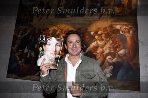 Amsterdam 22 november 2007
Marco Borsato bij presentatie tijdschrift Oog in het rijksmuseum.  Prinses Marilene is daarbij ook aanwezig, zij werkt voor het museum.