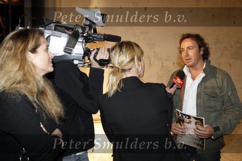 Amsterdam 22 november 2007
Marco Borsato bij presentatie tijdschrift Oog in het rijksmuseum. Marco met Willemijn Verloop van Warchild