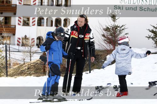 Fiss 27 februari 2008
Marco Borsato op wintersport met Leontine en zijn kinderen Jada Luca en Senna.
Peter Smulders bv