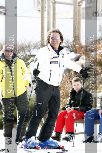 Fiss 27 februari 2008
Marco Borsato op wintersport met Leontine en zijn kinderen Jada Luca en Senna.
Peter Smulders bv