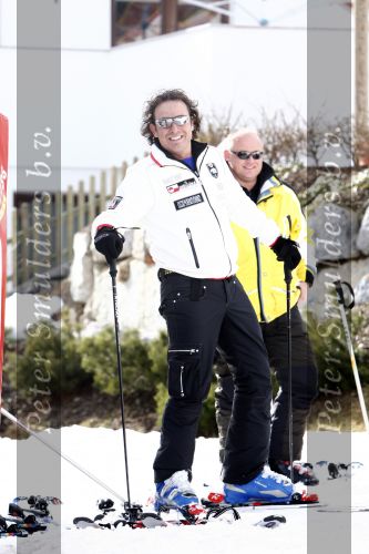 Fiss 27 februari 2008
Marco Borsato op wintersport met Leontine en zijn kinderen Jada Luca en Senna.
Peter Smulders bv