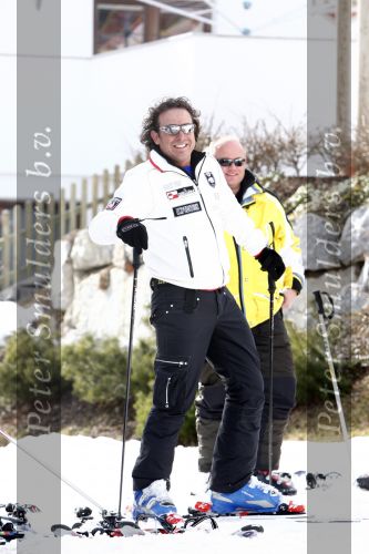 Fiss 27 februari 2008
Marco Borsato op wintersport met Leontine en zijn kinderen Jada Luca en Senna.
Peter Smulders bv