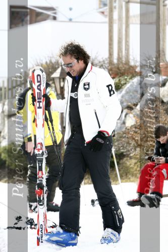 Fiss 27 februari 2008
Marco Borsato op wintersport met Leontine en zijn kinderen Jada Luca en Senna.
Peter Smulders bv