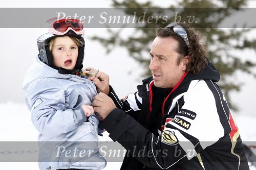 Fiss 27 februari 2008
Marco Borsato op wintersport met Leontine en zijn kinderen Jada Luca en Senna.
Peter Smulders bv
