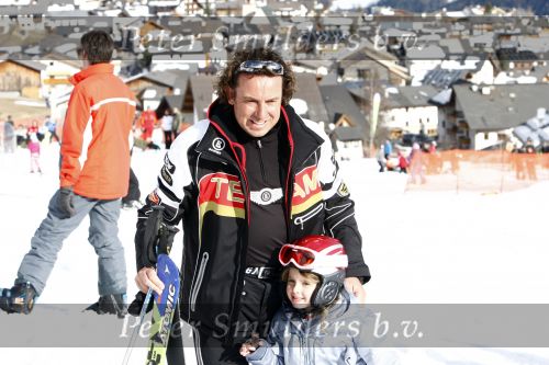 Fiss 27 februari 2008
Marco Borsato op wintersport met Leontine en zijn kinderen Jada Luca en Senna.
Peter Smulders bv