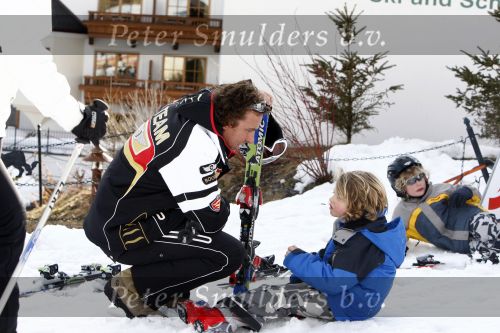 Fiss 27 februari 2008
Marco Borsato op wintersport met Leontine en zijn kinderen Jada Luca en Senna.
Peter Smulders bv