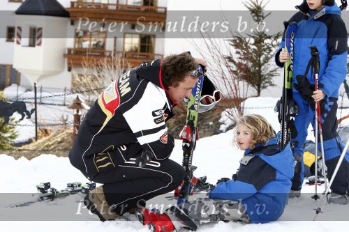 Fiss 27 februari 2008
Marco Borsato op wintersport met Leontine en zijn kinderen Jada Luca en Senna.
Peter Smulders bv
