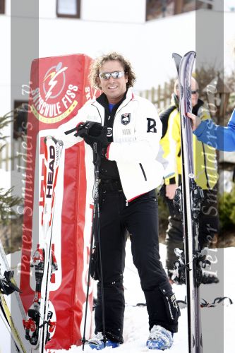 Fiss 27 februari 2008
Marco Borsato op wintersport met Leontine en zijn kinderen Jada Luca en Senna.
Peter Smulders bv