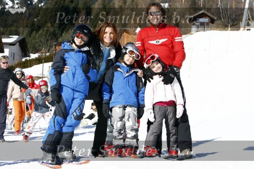 Fiss 28 februari 2008 Marco Borsato en Leontine met hun kinderen Jada Senna en Luca op wintersport / skivakantie.
Peter Smulders bv