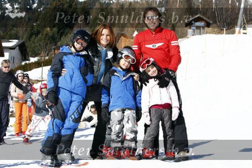 Fiss 28 februari 2008 Marco Borsato en Leontine met hun kinderen Jada Senna en Luca op wintersport / skivakantie.
Peter Smulders bv
