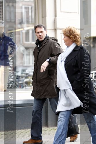 Amsterdam 17 maart 2008
Marco v Basten aan het winkelen met een vriendin op de pc hooftstraat.
Peter Smulders bv