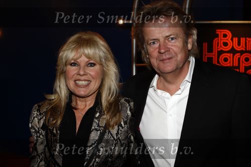Hilversum 5 maart 2009
Uitreiking van de gouden harpen in studi 21. Marga Scheide met vriend
Peter Smulders bv