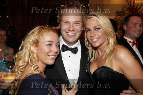 Amsterdam 6 december 2007
Miljonairsfair 2007 in de rai te amsterdam. Vip avond. Ellemieke Vermolen met broer en Margje Teeuwen