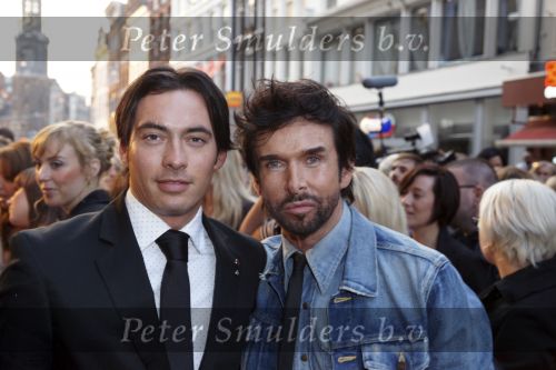Amsterdam 14 april 2009
Rob Peetoom geeft feestje in Tuschinski. Mari v d Ven met vriend
Peter Smulders bv