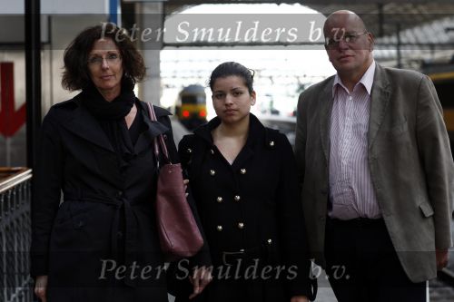 Amsterdam 24 april 2009
Fred Teeven heeft gesprek met Lucia en maria Mosterd op het centraal station van Amsterdam.
Peter Smulders bv