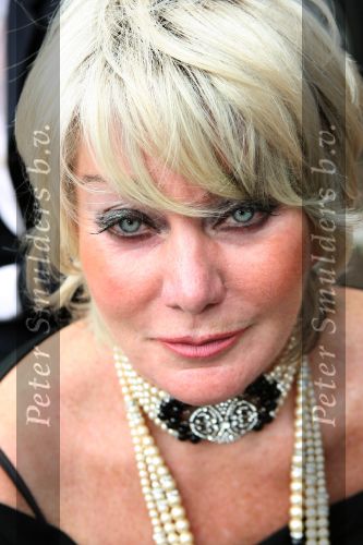 Amsterdam, 3 Juni 2008 In Hotel Seven One Seven ontvangt Marijke Helwegen uit handen van Tineke Schouten haar magazine 
Marianne Strijbosch van Jaguar Mode
Foto Peter Smulders BV