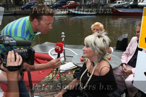 Amsterdam, 3 Juni 2008 In Hotel Seven One Seven ontvangt Marijke Helwegen uit handen van Tineke Schouten haar magazine 
Marianne Strijbosch van Jaguar Mode
Foto Peter Smulders BV