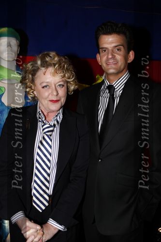 Amsterdam 29 februari 2008
Premiere Circus du soleil. Marianne v Wijnkoop met .. jurylid
Peter Smulders bv