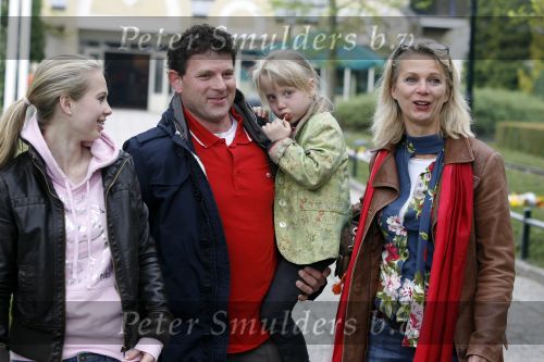 Biddinghuizen 26 april 2009
Bn ers in Walibi. Marilou v Steenis met man en dochters
Peter smulders bv