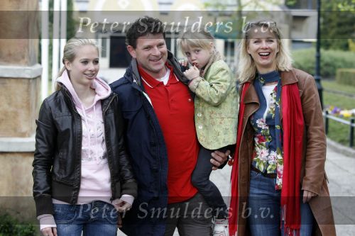 Biddinghuizen 26 april 2009
Bn ers in Walibi. Marilou v Steenis met man en dochters
Peter smulders bv