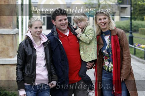 Biddinghuizen 26 april 2009
Bn ers in Walibi. Marilou v Steenis met man en dochters
Peter smulders bv