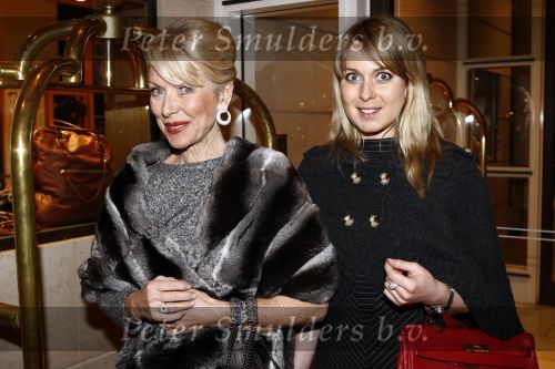 Amsterdam 7 maart 2009
Modeshow Mart Visser in het Hilton. Marion Lambriks met dochter Caroline Lommaert
Peter Smulders bv