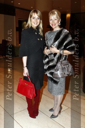 Amsterdam 7 maart 2009
Modeshow Mart Visser in het Hilton. Marion Lambriks met dochter Caroline Lommaert
Peter Smulders bv
