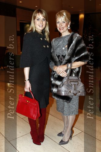 Amsterdam 7 maart 2009
Modeshow Mart Visser in het Hilton. Marion Lambriks met dochter Caroline Lommaert
Peter Smulders bv