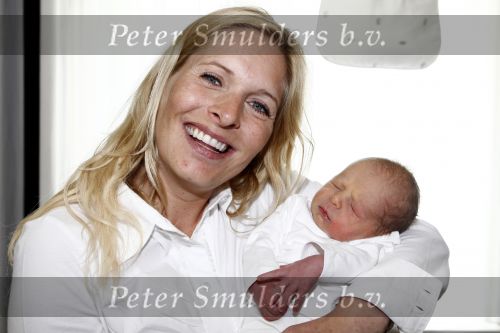 Fijnaart 11 mei 20-09
Frans en Mariska bauer met hun lasatste aanwinst Lucas. Ook Christiaan Frans en Jan waren natuurlijk aanwezig.
Peter Smulders bv