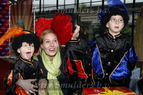 Rotterdam 25 november 2007
Mariska Bauer met zoons Frans Christian  Jan en schoonmoeder bij het feest van sinterklaas in ahoy.