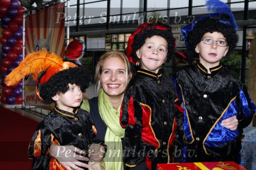 Rotterdam 25 november 2007
Mariska Bauer met zoons Frans Christian  Jan en schoonmoeder bij het feest van sinterklaas in ahoy.