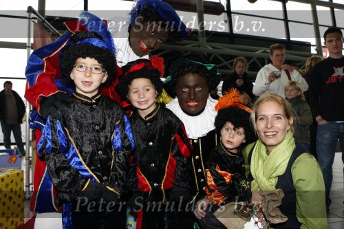 Rotterdam 25 november 2007
Mariska Bauer met zoons Frans Christian  Jan en schoonmoeder bij het feest van sinterklaas in ahoy.