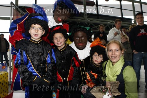 Rotterdam 25 november 2007
Mariska Bauer met zoons Frans Christian  Jan en schoonmoeder bij het feest van sinterklaas in ahoy.