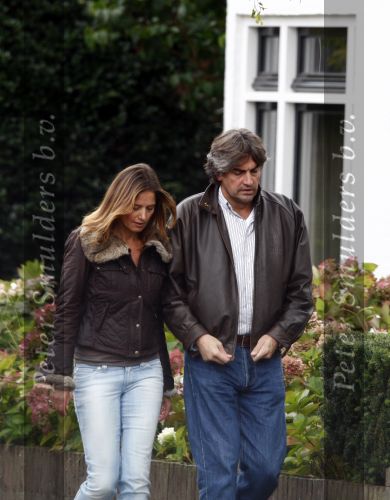 Baarn 13 september 2008
Mariska Hulscher aan het winkelen met haar nieuwe vriend Matthijs Kriegsman.