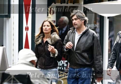 Baarn 13 september 2008
Mariska Hulscher aan het winkelen met haar nieuwe vriend Matthijs Kriegsman.