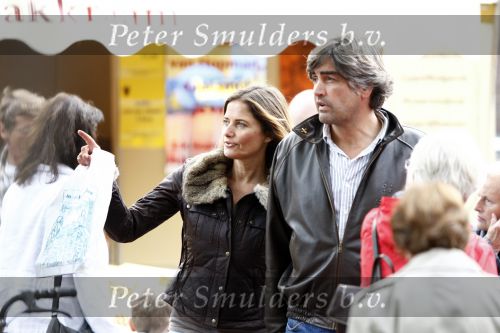 Baarn 13 september 2008
Mariska Hulscher aan het winkelen met haar nieuwe vriend Matthijs Kriegsman.