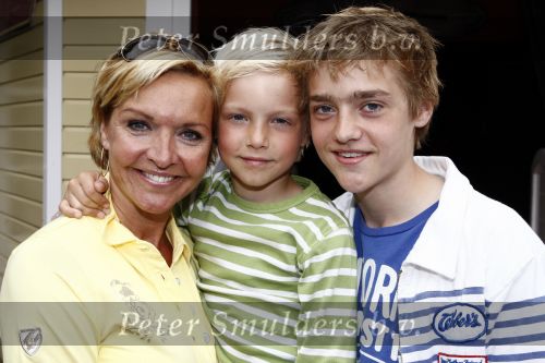 Biddinghuizen 26 april 2009
Bn ers in Walibi. Mariska v Kolck met zoons
Peter smulders bv