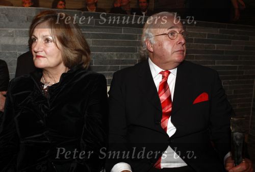 Hilversum 26 januari 2009
Mart Smeets krijgt ouevre prijs bij uitreiking gouden beelden. Mart met zijn vrouw
Peter Smulders bv