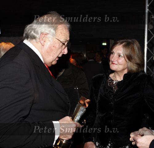 Hilversum 26 januari 2009
Mart Smeets krijgt ouevre prijs bij uitreiking gouden beelden. Mart met zijn vrouw
Peter Smulders bv