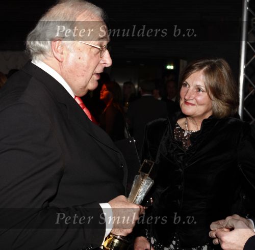 Hilversum 26 januari 2009
Mart Smeets krijgt ouevre prijs bij uitreiking gouden beelden. Mart met zijn vrouw
Peter Smulders bv