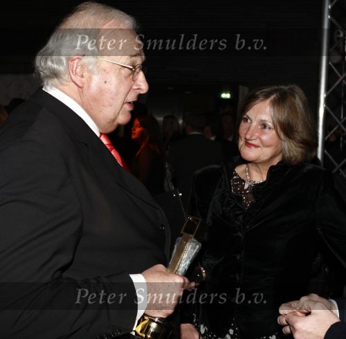 Hilversum 26 januari 2009
Mart Smeets krijgt ouevre prijs bij uitreiking gouden beelden. Mart met zijn vrouw
Peter Smulders bv