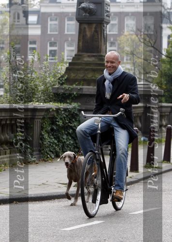 Amsterdam 15 oktober 2007
Mart Visser op zijn fiets met hond.