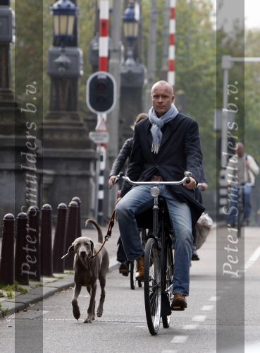 Amsterdam 15 oktober 2007
Mart Visser op zijn fiets met hond.